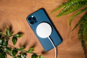 【2026最新】想入手無線充電盤？12款 iPhone 無線充電盤推薦給你 83