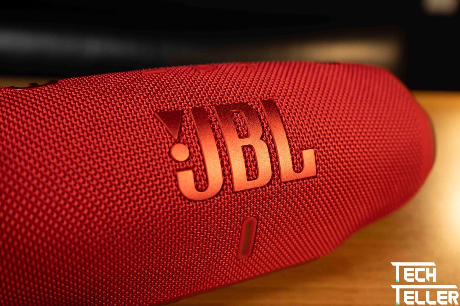 JBL Charge 6 機身特寫(logo)